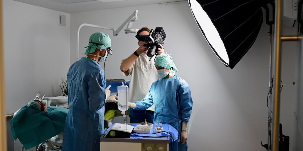 Implantologie Ingolstadt – Dr. Vogtner Zahnärzte bei der Behandlung