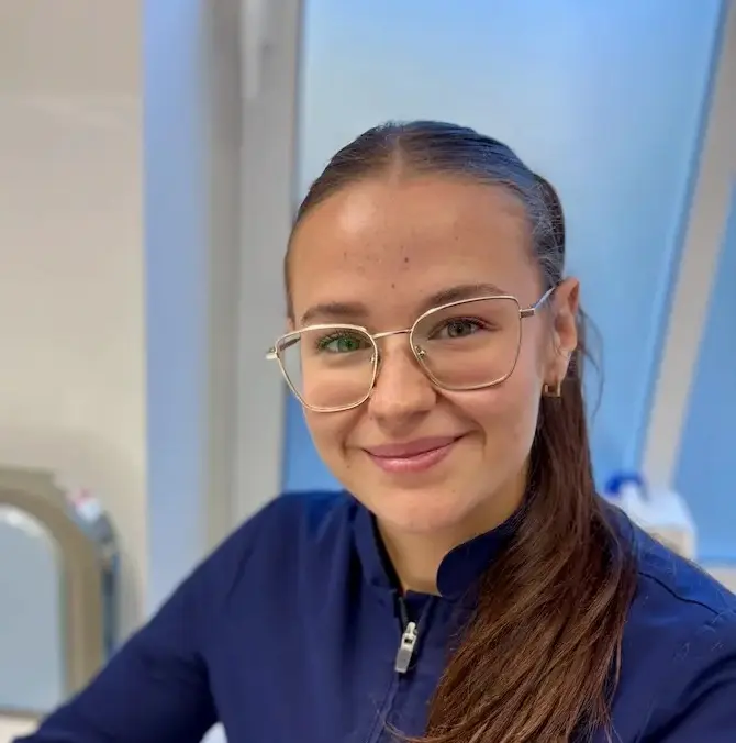 Laura – Prophylaxe-Spezialistin
