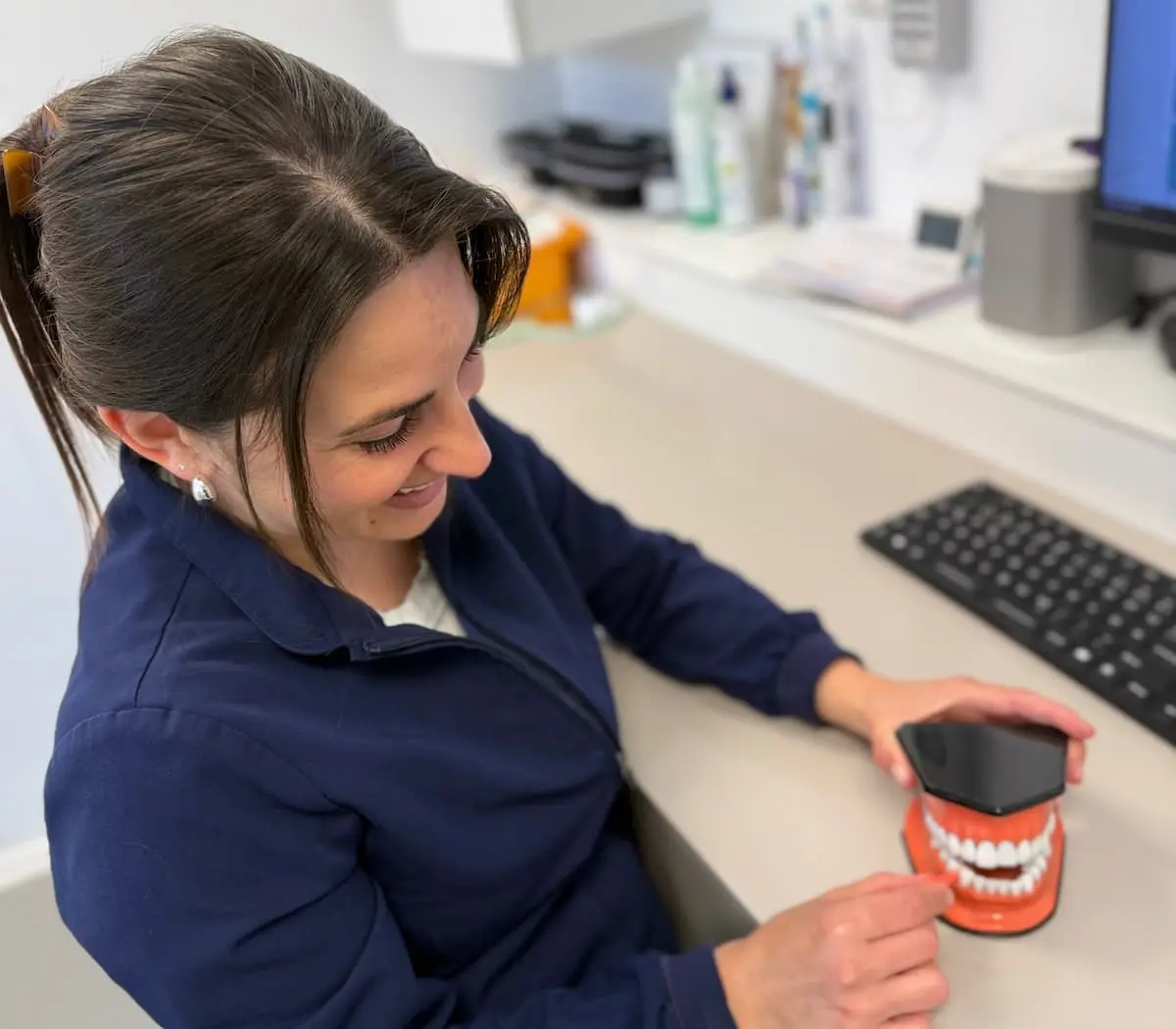 Helena bei der Prophylaxe-Beratung – Dr. Vogtner Ingolstadt